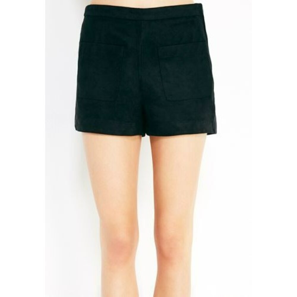Timing Black Faux Suede Side Zipper Patch Pocket Shorts Women Juniors Size L